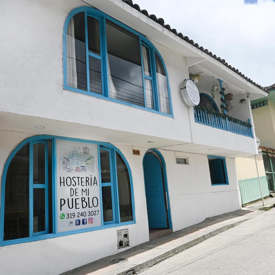 Facade/entrance, Location