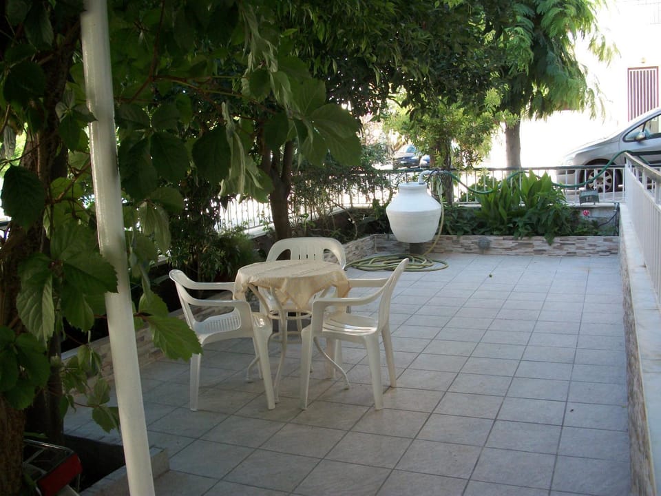 Patio, Garden view