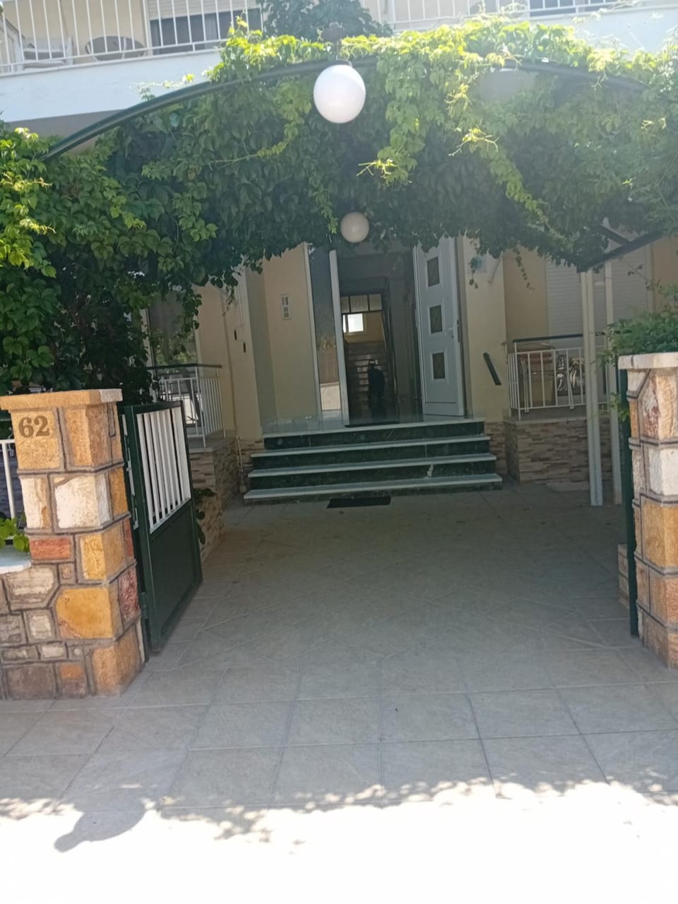 Facade/entrance