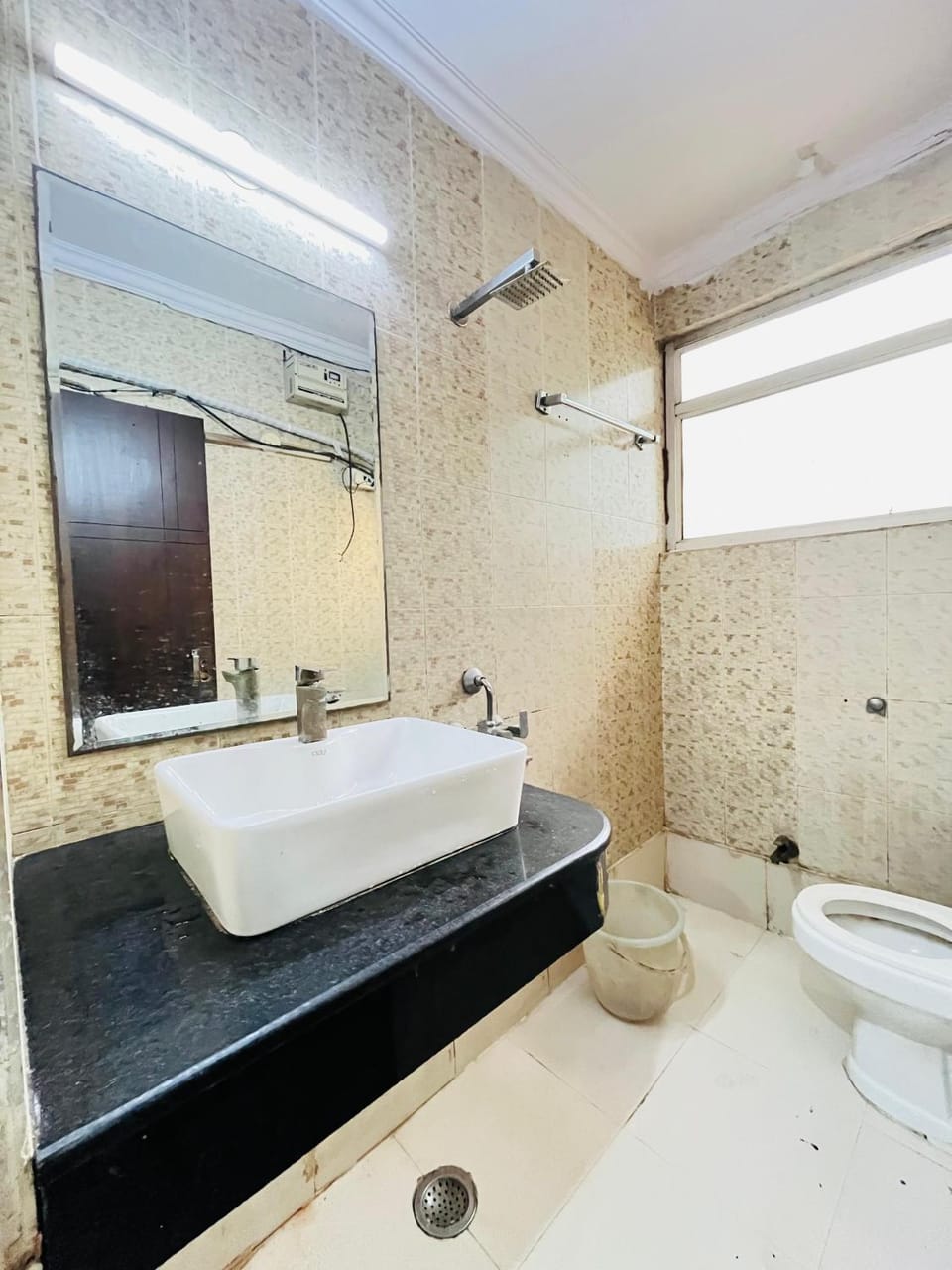 Shower, Toilet, Bathroom, Bath, towels