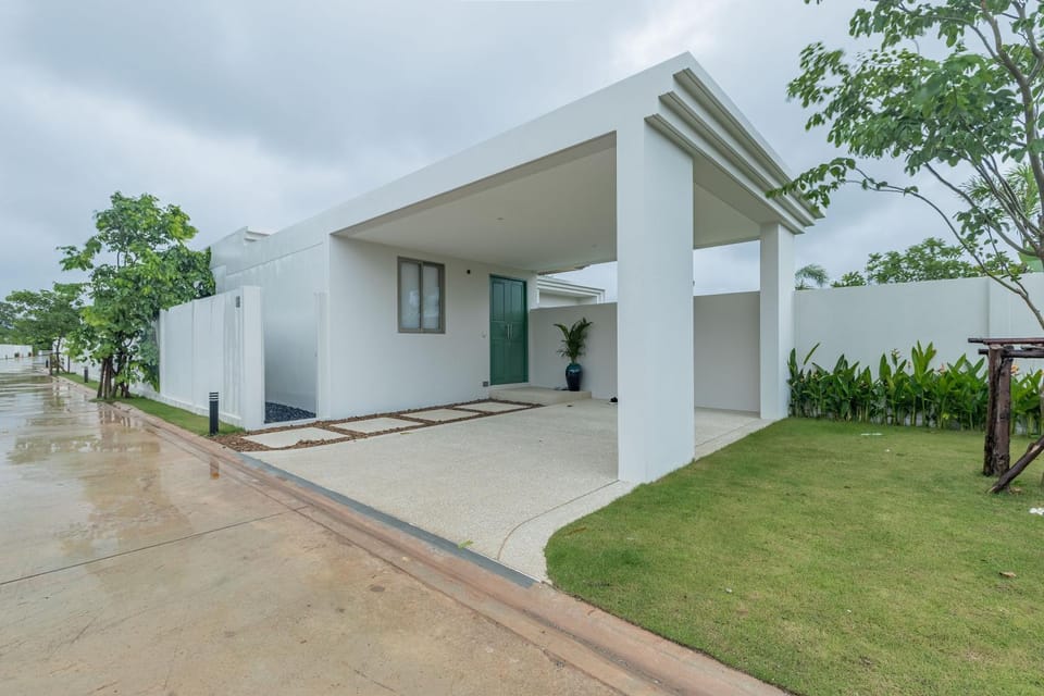 Property building, Spring, Day, Garden, Parking