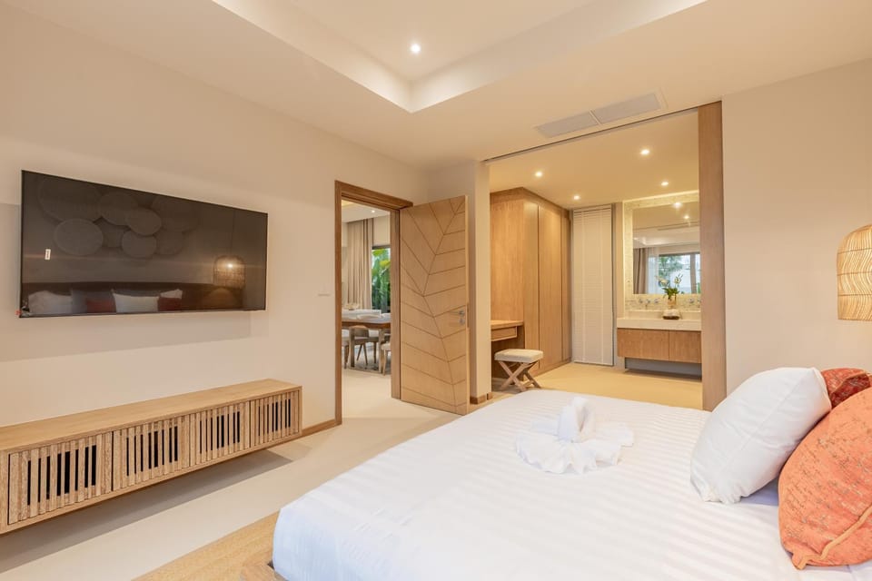 Bed, TV and multimedia, Photo of the whole room, Seating area, Evening entertainment, Bedroom, wardrobe