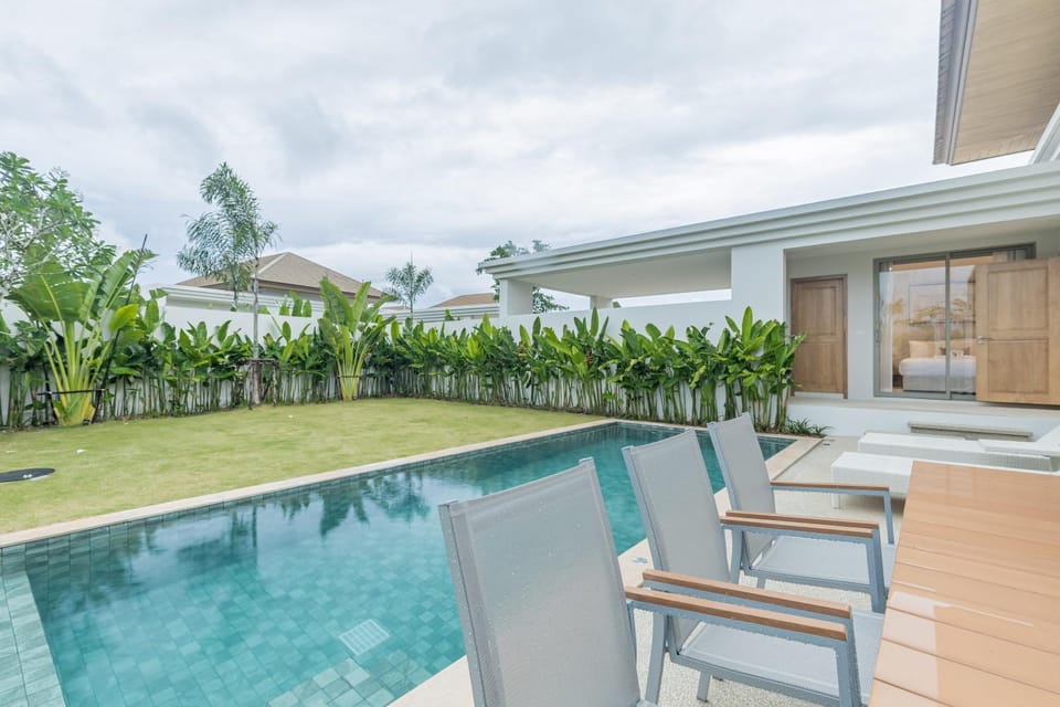 Patio, Spring, Day, Garden, Garden view, Pool view, Swimming pool, sunbed