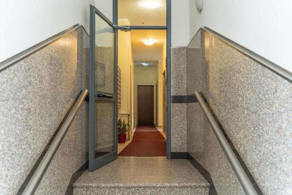 DaLino, M5 Metro Ippodromo 4 min, San Siro, 20 min to the Duomo Apartment in Milan