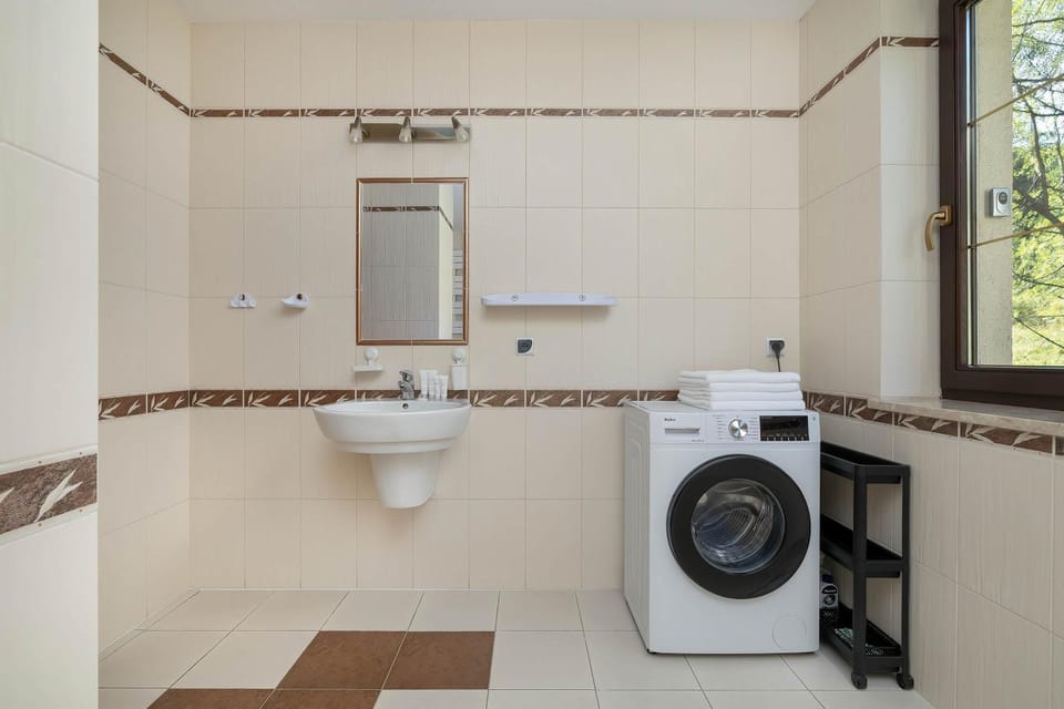 Toilet, Bathroom, washing machine