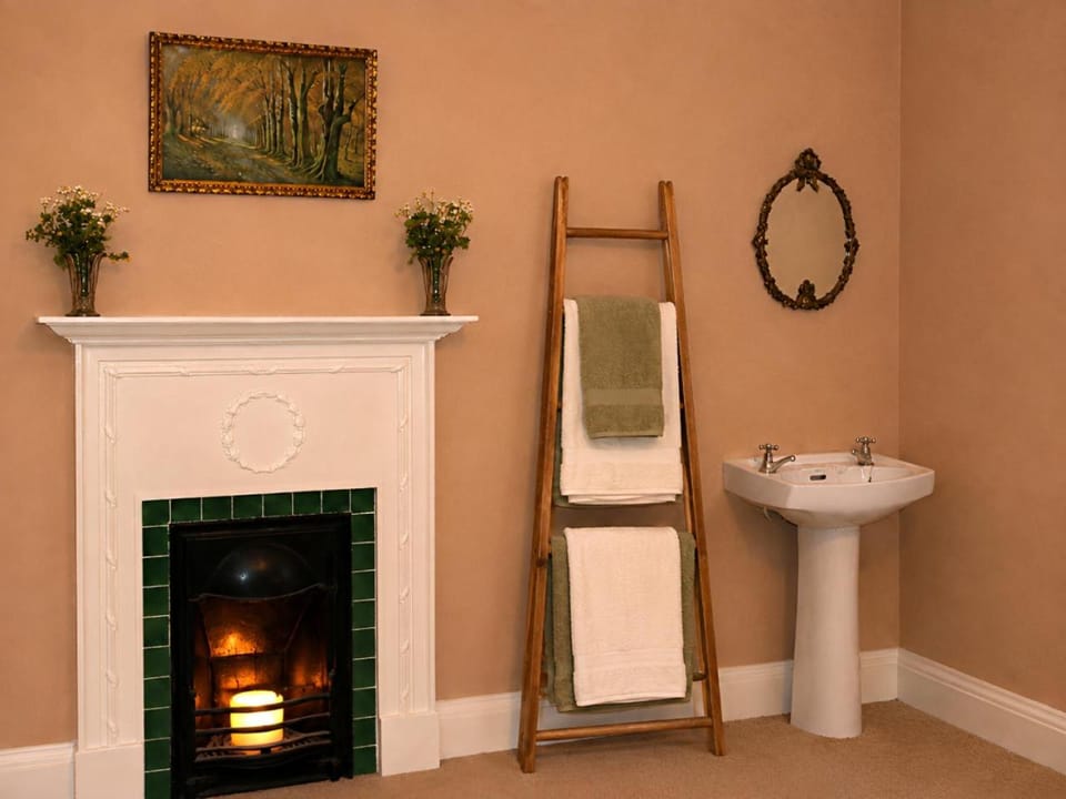 Bedroom, fireplace