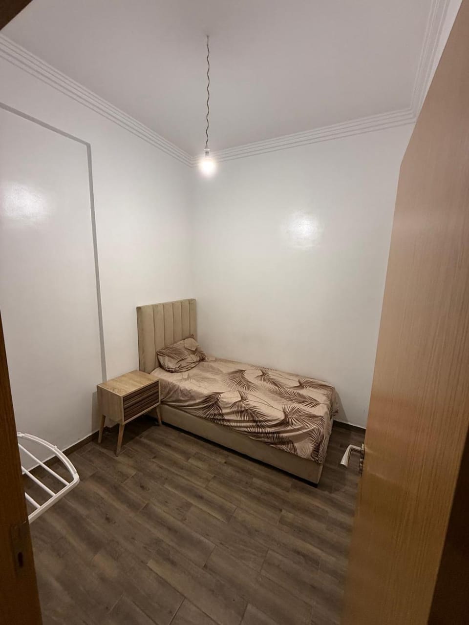Bed, Living room, Photo of the whole room, Seating area, Bedroom