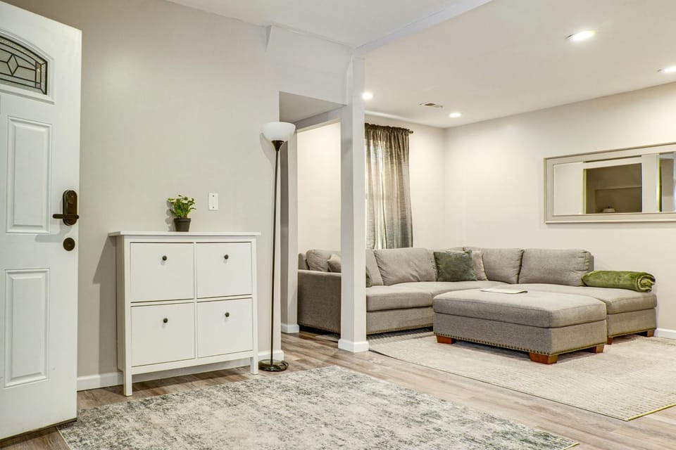 3 Kitchens: Spacious & Convenient Newark Home! House in Irvington