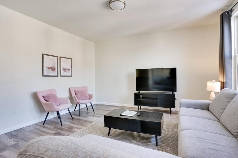 Spacious Newark Duplex w/ 2 Levels & 2 Kitchens! House in Irvington