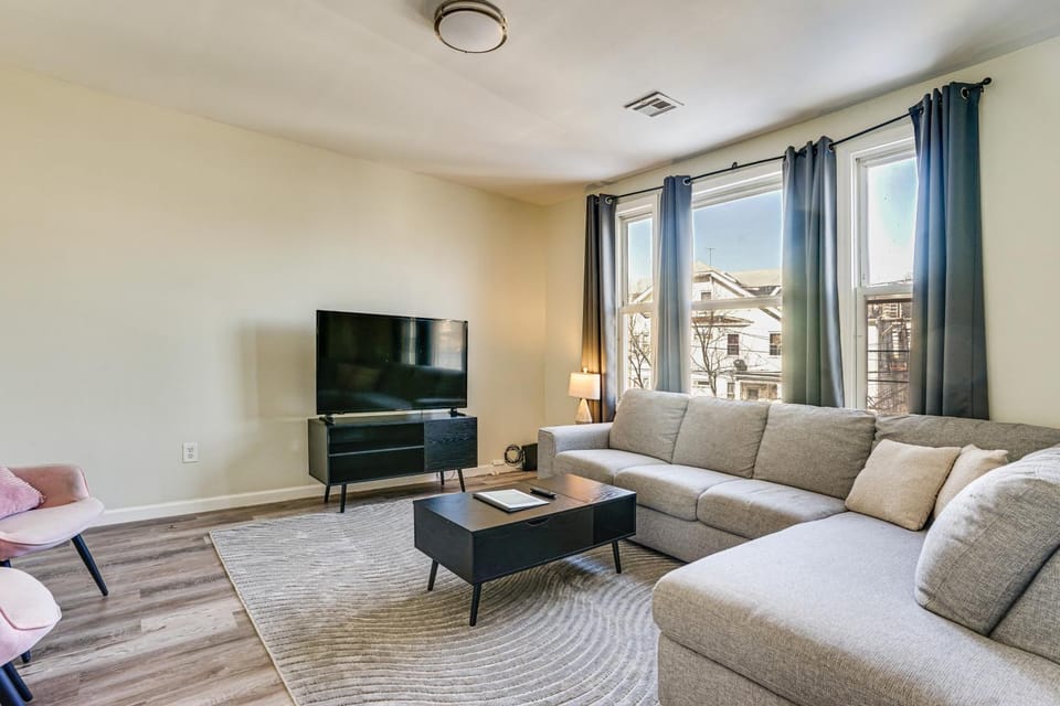Spacious Newark Duplex w/ 2 Levels & 2 Kitchens! House in Irvington