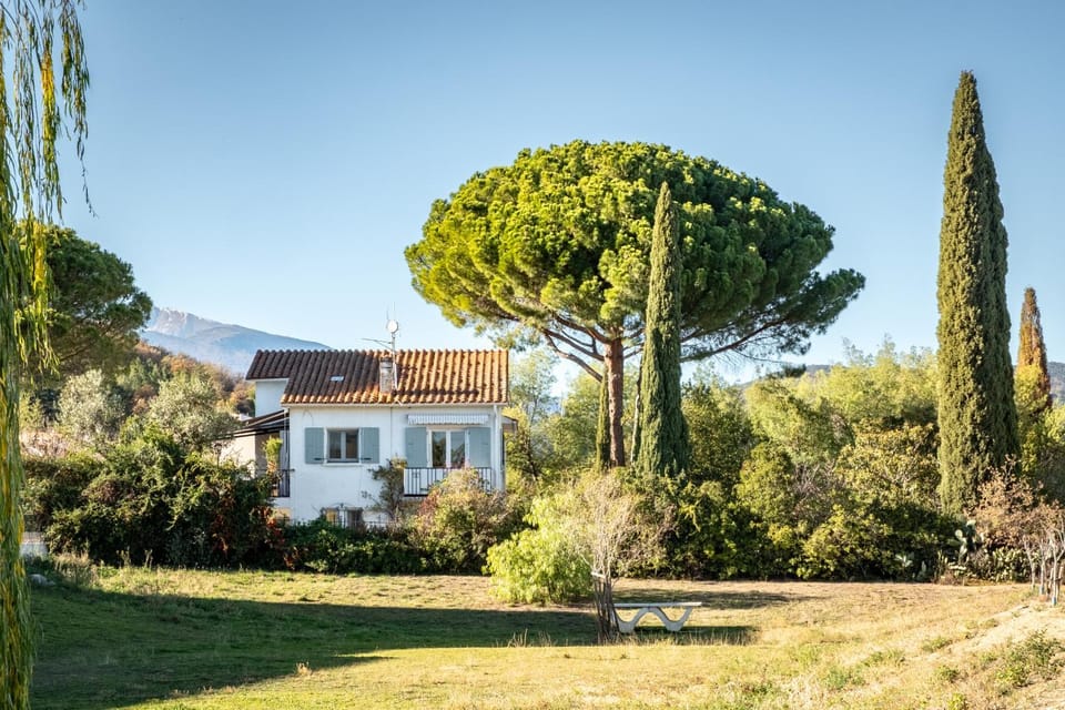 Property building, Day, Natural landscape, Mountain view