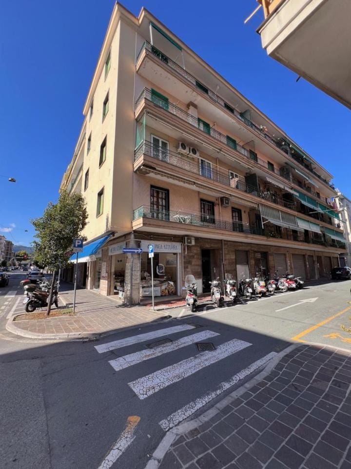 Neighbourhood, Street view