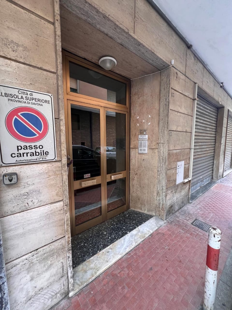Facade/entrance