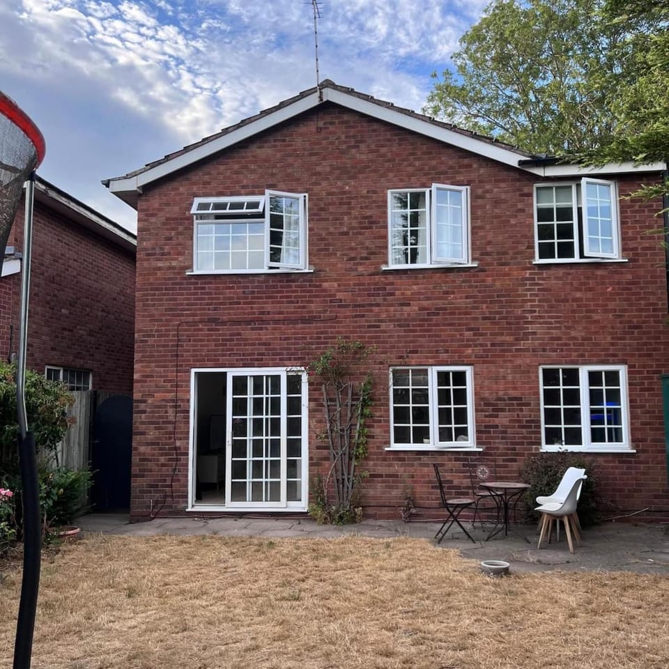 Cosy 3-4 bedroom house in a great location Apartment in Metropolitan Borough of Solihull