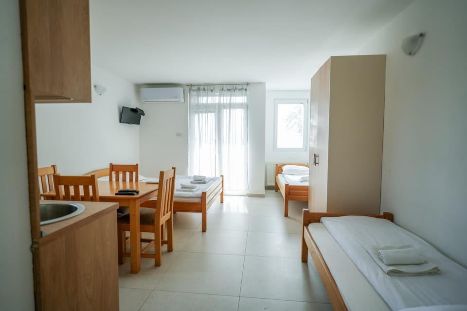 Bed, Photo of the whole room, Seating area, Dining area, Bedroom, towels, air conditioner