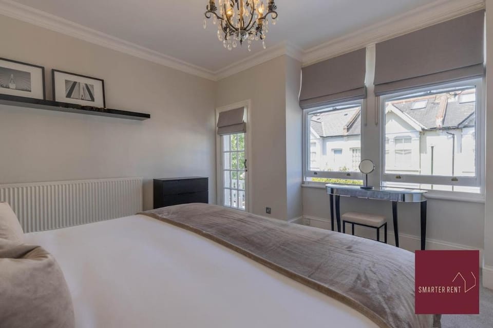 Twickenham 3 Bed House close to station House in Twickenham