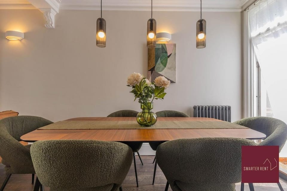 Twickenham 3 Bed House close to station House in Twickenham