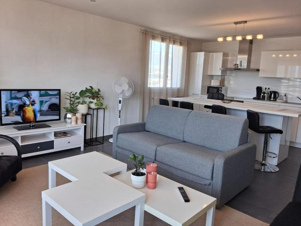Panoramic 2BR Apartment Center Free Parking Balcony Apartment in Chambery