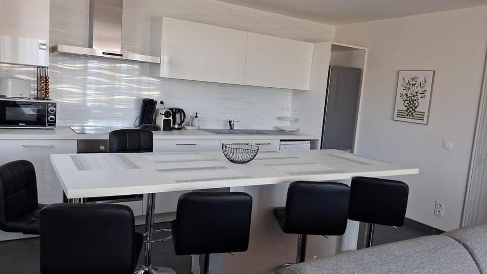 Panoramic 2BR Apartment Center Free Parking Balcony Apartment in Chambery