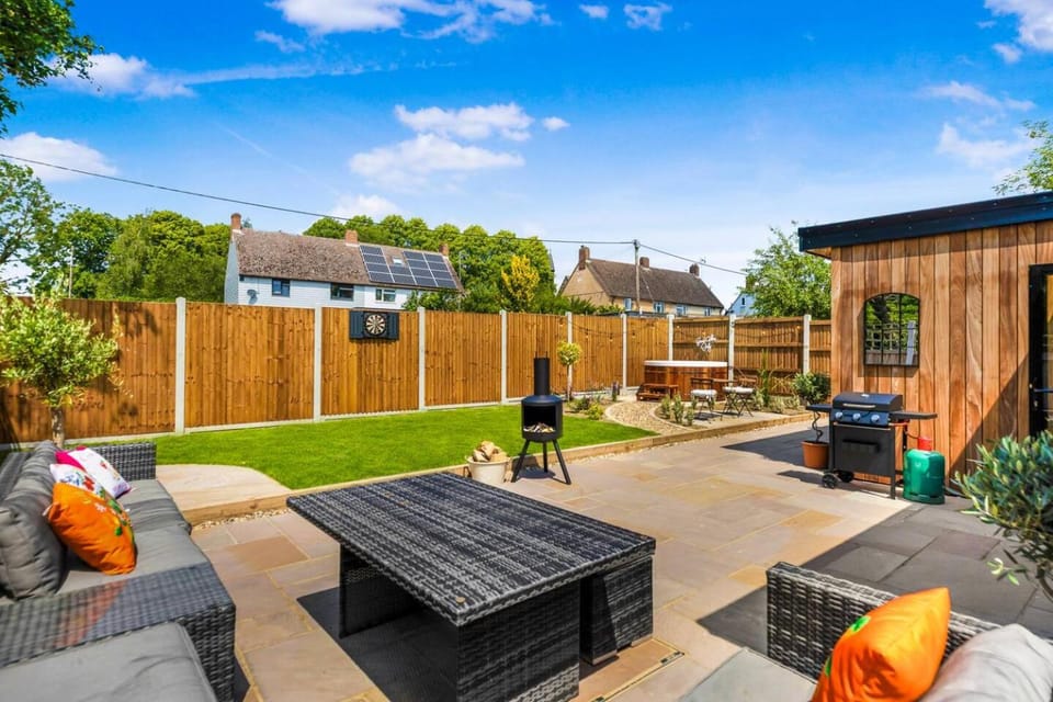 The Flitch Way Retreat Luxury Lodge & Hot Tub House in Uttlesford