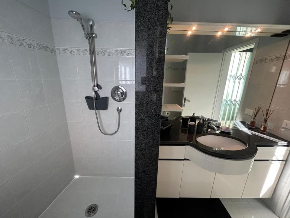 Casa Giulia Firenze Isolotto parcheggio gratuito Apartment in Florence