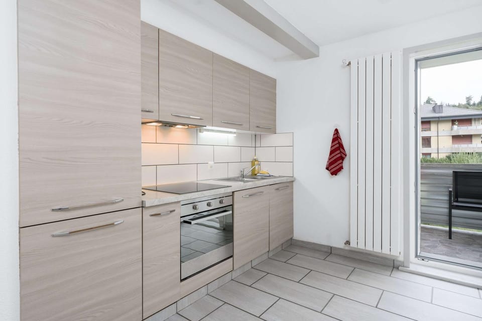 2BR Spiez Center Parking & Balcony near Interlaken Apartment in Canton of Bern (Region)
