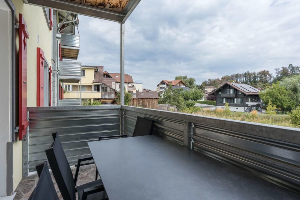 2BR Spiez Center Parking & Balcony near Interlaken Apartment in Canton of Bern (Region)