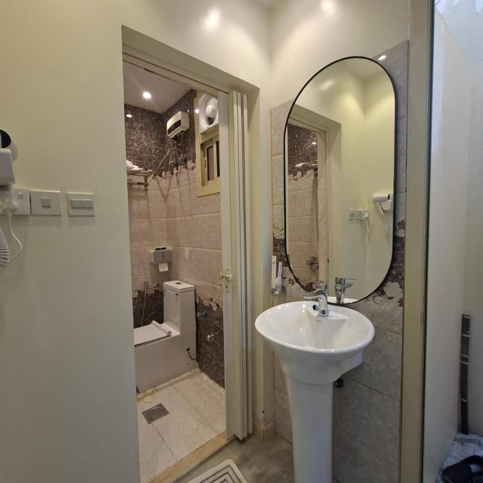Toilet, Bathroom, towels