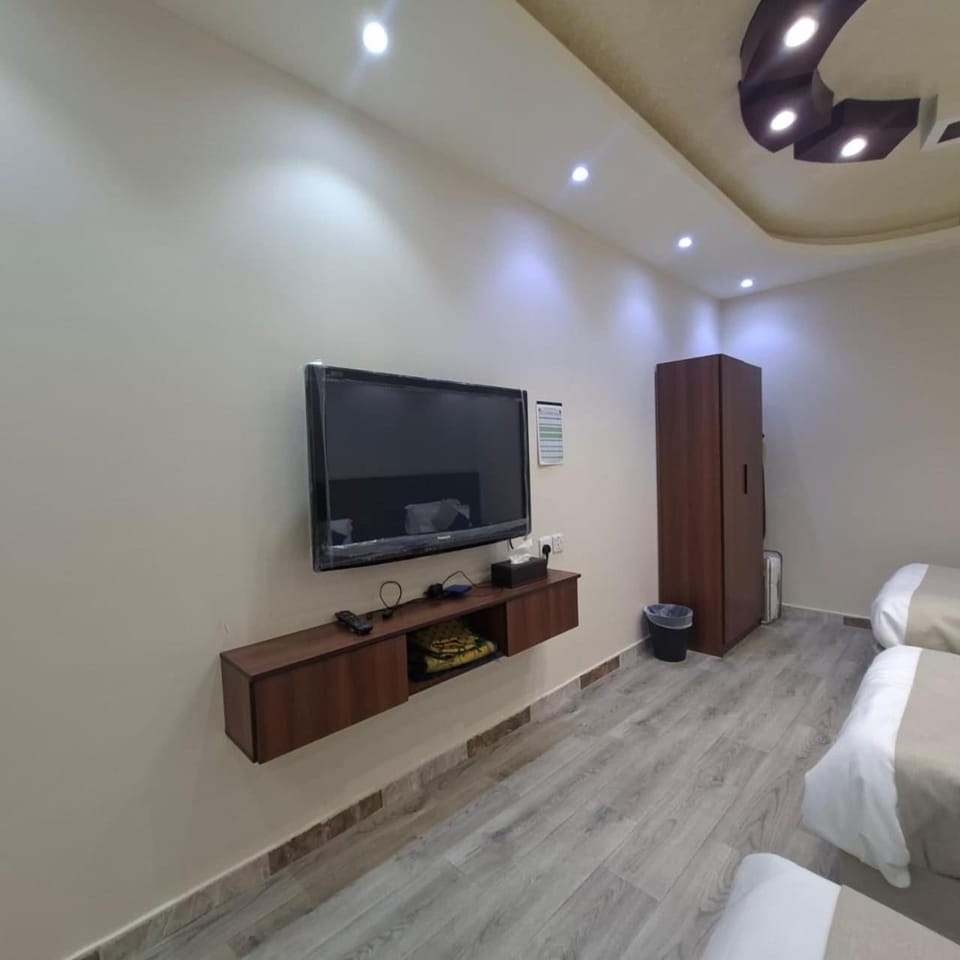 TV and multimedia, Living room, Evening entertainment