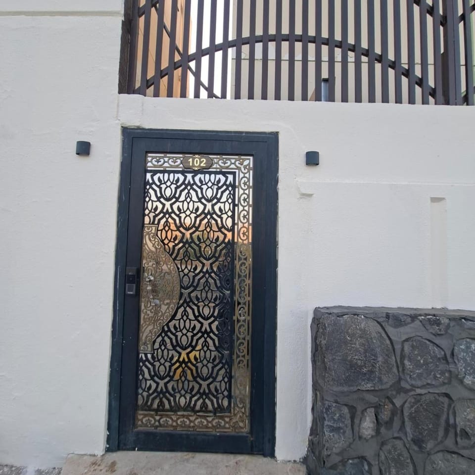 Property building, Facade/entrance, Day