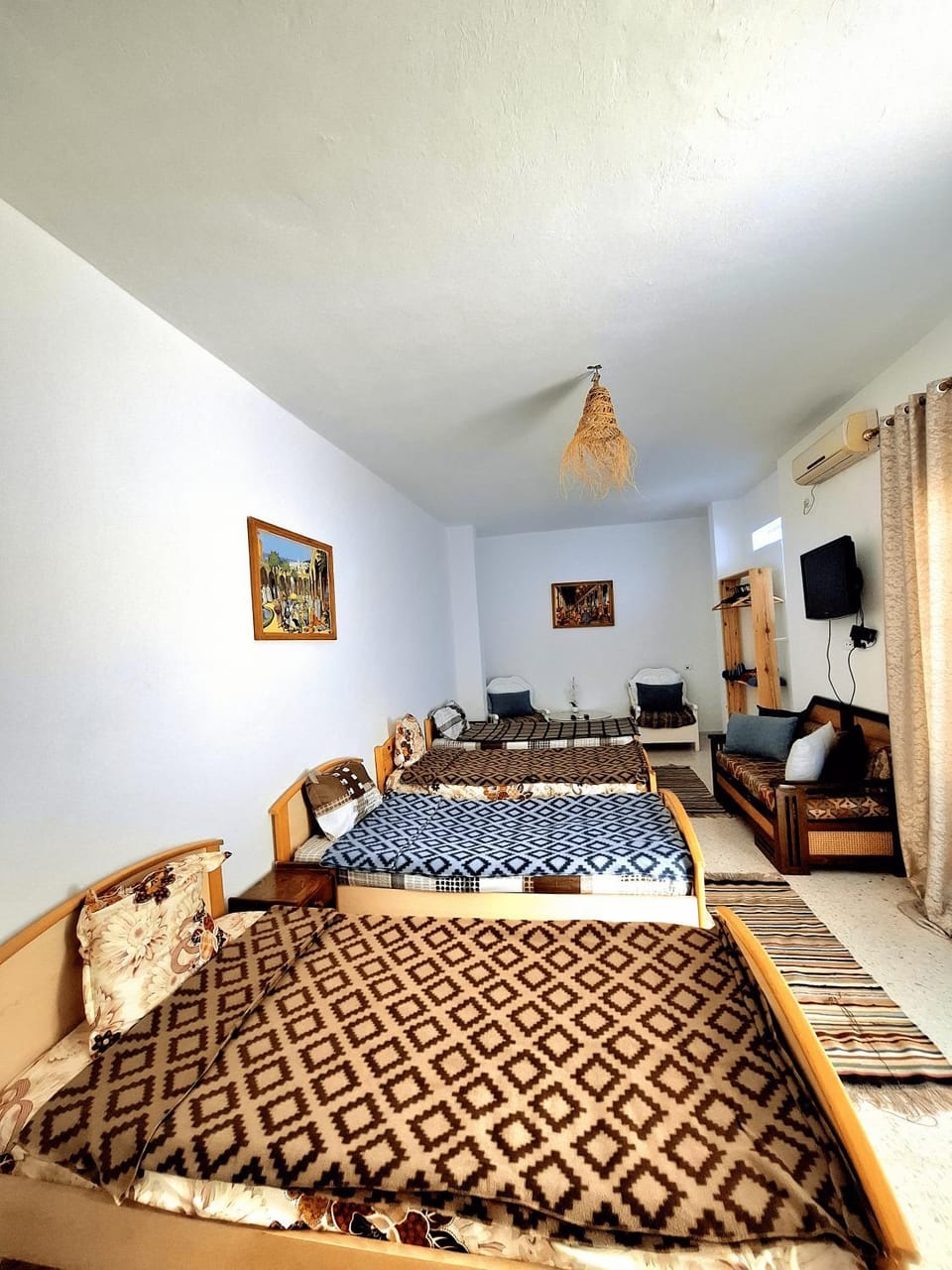 TV and multimedia, Living room, Photo of the whole room, Seating area, Bedroom