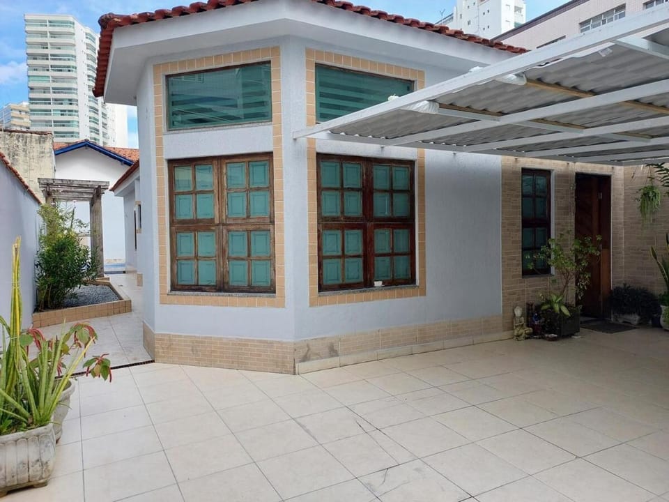 Casa com piscina ao lado do mar House in State of São Paulo
