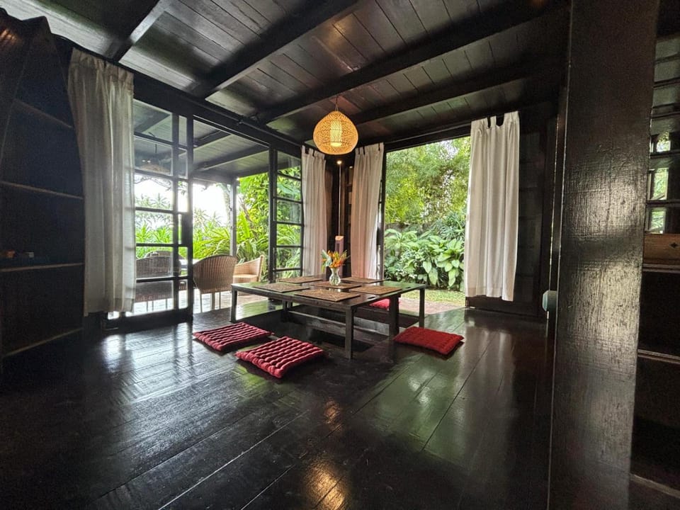 Bamboo T House House in Sukawati