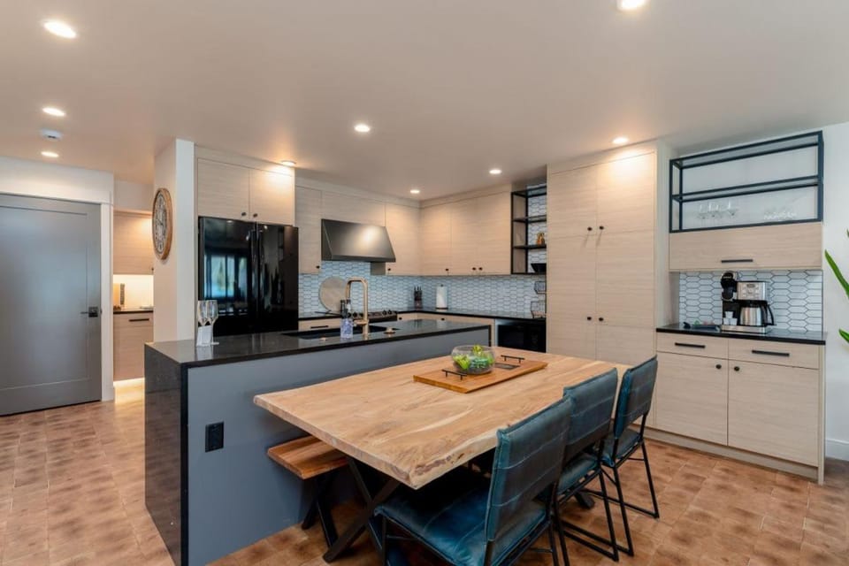 Lakefront Condo B2 Pool in Wapato Point Chelan House in Manson