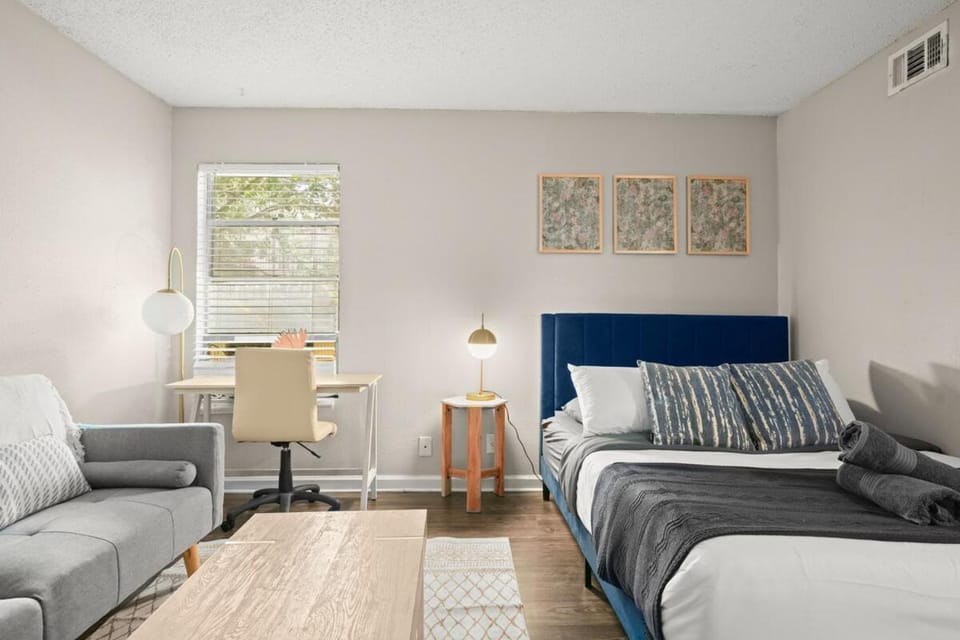 Austin 2BR Home with 3 Beds & Great Location Apartment in Austin