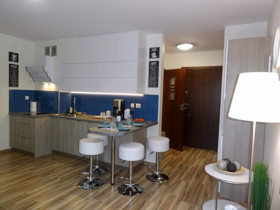 Coffee/tea facilities, Kitchen or kitchenette, Dining area