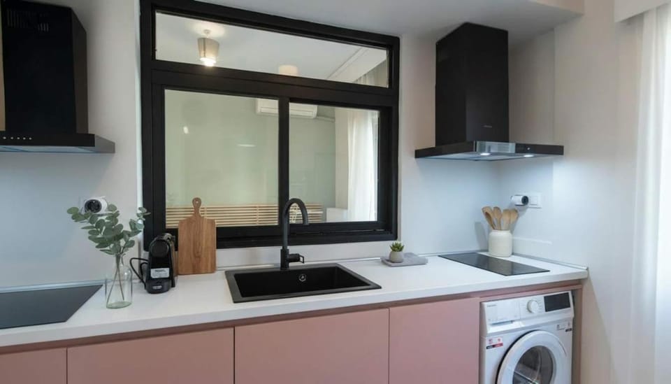 Newly Designed Balcony Apt Near Analipsi Metro Apartment in Thessaloniki