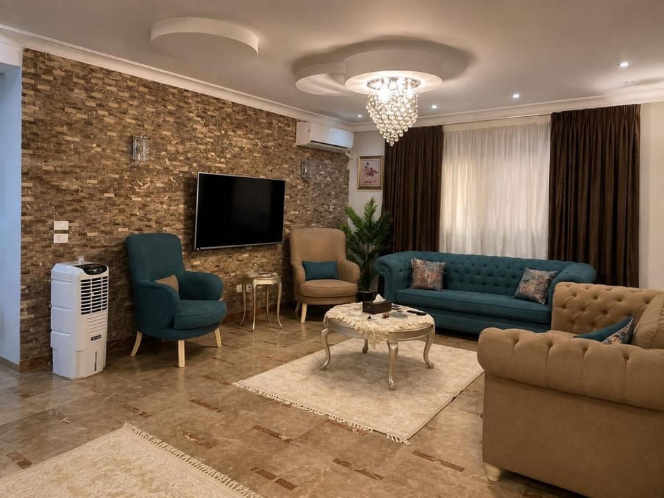 شقه فندقيه فاخره بإطلاله على الحديقه الدولية Apartment in Cairo Governorate