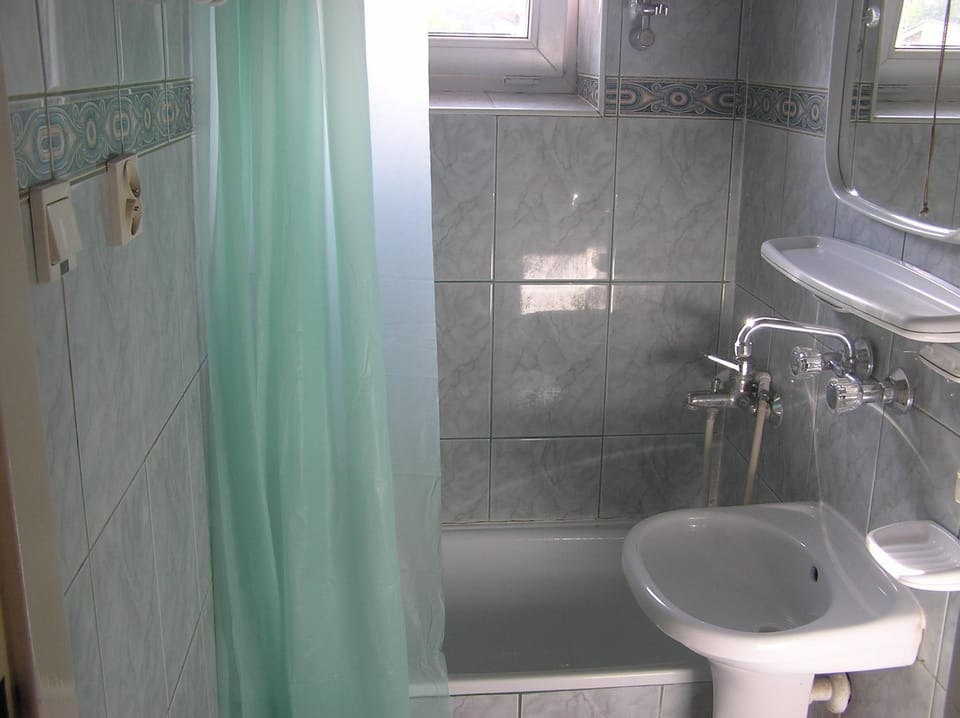 2d1 klimatyzacja mieszkanie normalne 2 pokojowe z kuchnią Apartment in Krakow