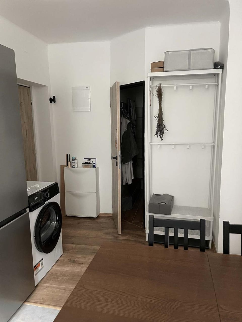 wardrobe, washing machine