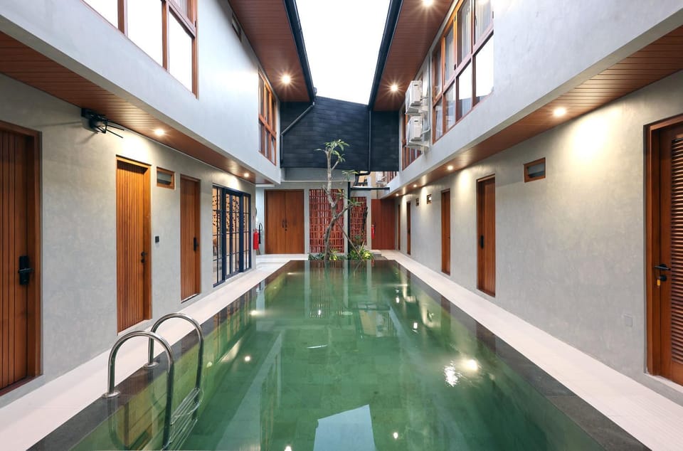 Swimming pool, Swimming pool