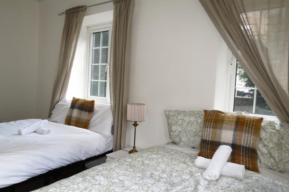 Bedroom, towels