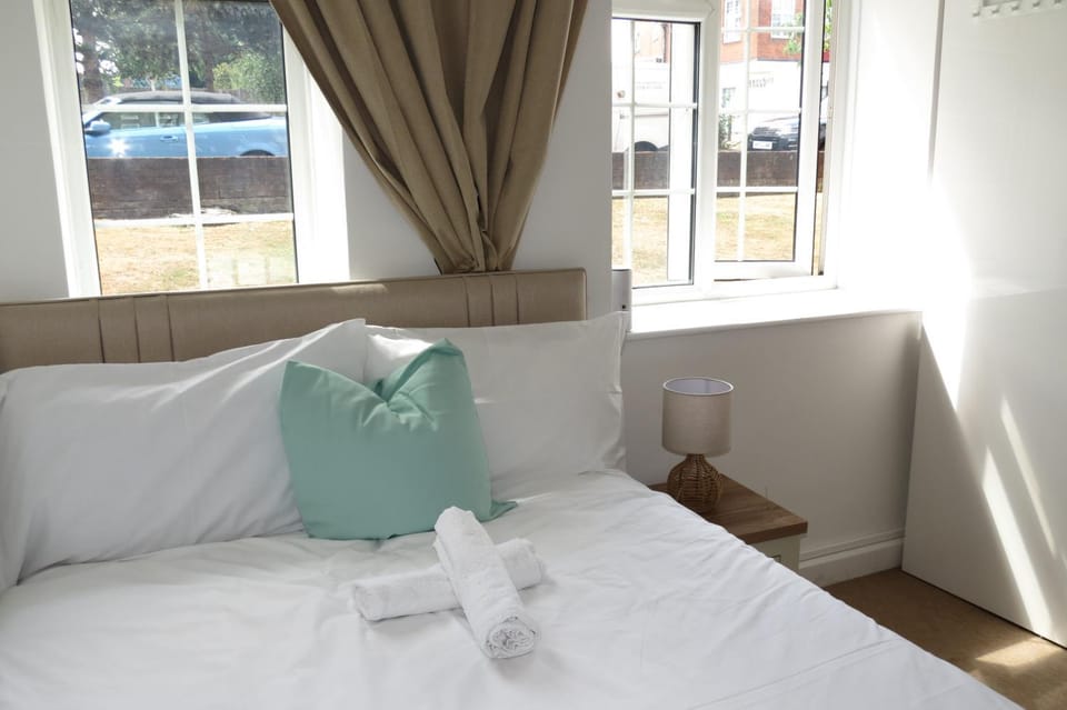 Photo of the whole room, Bedroom, towels