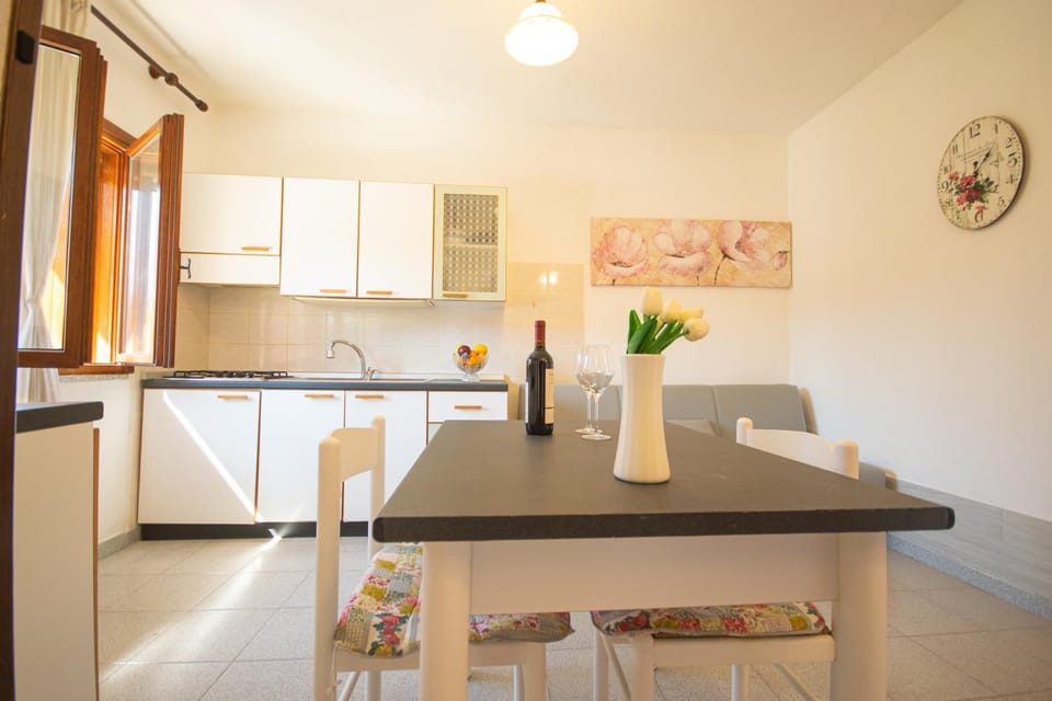 APT San Teodoro con Veranda, Parcheggio e Wi-Fi Apartment in Sardinia