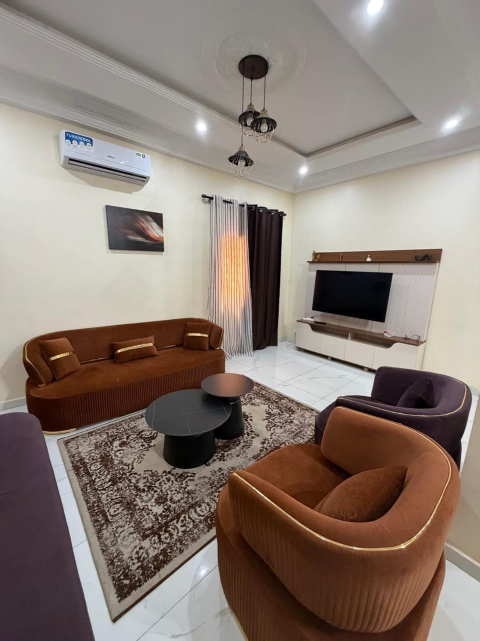 Communal lounge/ TV room, TV and multimedia, Living room, Seating area, Evening entertainment, air conditioner