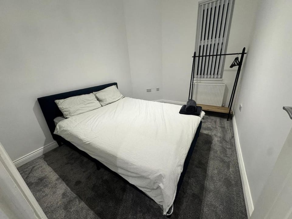 New Group Getaway 4 Bed Sleeps 10 Free On-Street Parking Close to City Centre Apartment in Newcastle upon Tyne