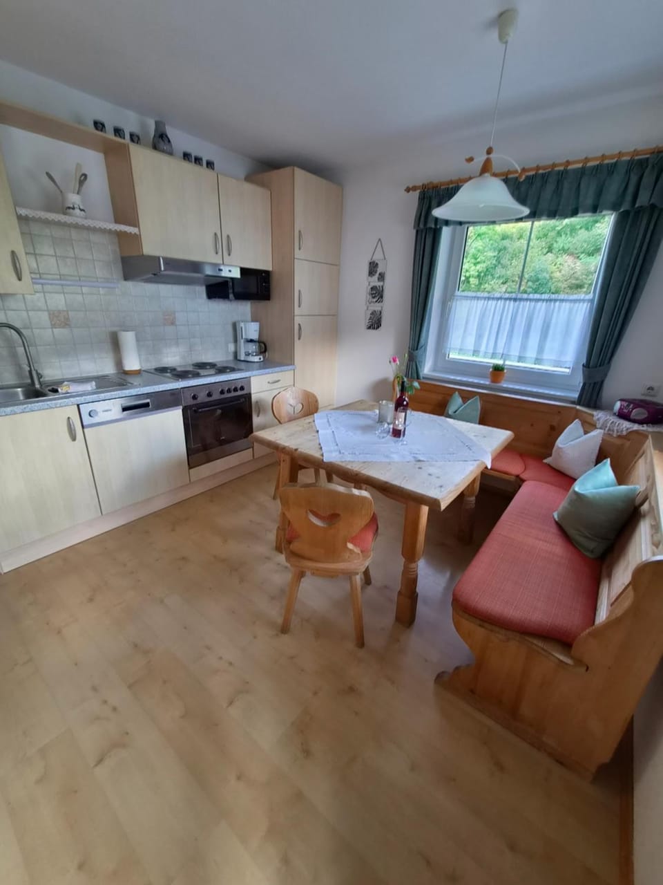 Kitchen or kitchenette, Dining area, stove