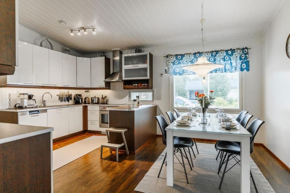Kitchen or kitchenette, Dining area, dishwasher, oven, stove