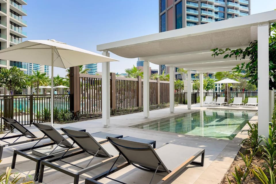 Swimming pool, sunbed