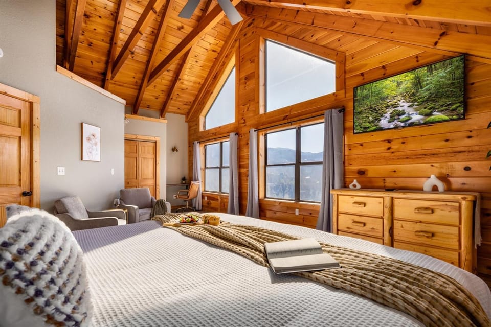 Bed, Photo of the whole room, Seating area, Evening entertainment, Bedroom